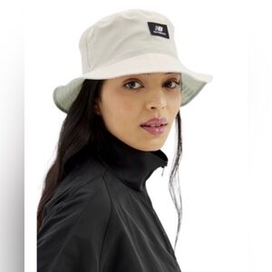 New Balance Lightweight Reversible Tan/Light Seafoam Bucket Hat OS